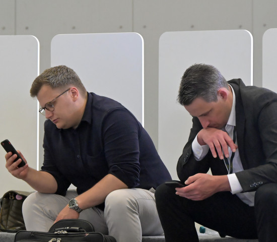 Kurze Verschnaufpausen wurden zum kurzen Checken der Geschäftsmails genutzt. Kurze Verschnaufpausen wurden zum kurzen Checken der Geschäftsmails genutzt.