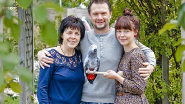 Feiern 25 Jahre Familienunternehmen (von links): Heike, Marco und Jacqueline Schneider. (Bild: open-PR)