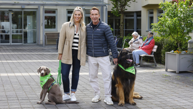 Angelina Kirsch und Jochen Bendel besuchten gemeinsam das Seniorenheim.