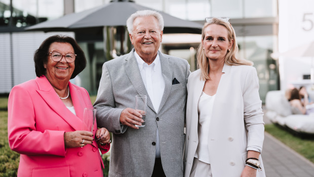 1980 gründete Rolf Trautwein (Mitte; mit seiner Frau Marianne) das Unternehmen. Heute wird es von seiner Tochter Nadine geführt.