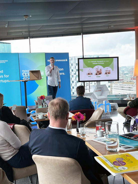 Die Idee von DoPetMe: Aus der Kostenstelle Versandschachtel wird ein Umsatzhebel – Ziel ist es, Verpackungen für mehr Kundenbindung, mehr Wiederkäufe und mehr Umsatz zu gestalten.