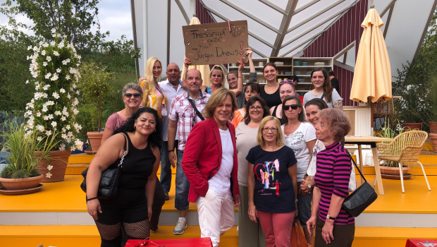 Zu einem unterhaltsamen Mitarbeiterevent hat Fressnapf-Baden-Chef Armin Wöhrle (hinten links, mit Ramona Drews) seine Marktleiter und Mitarbeiter eingeladen.