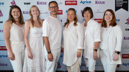 Die Jury für #TeamCats (v.l.n.r.): Luca Herrmann-Deckert, Raphaela Besant, André Karkalis, Birga Dexel, Katrin Tempel und Annika Schmitt. Die Jury für #TeamCats (v.l.n.r.): Luca Herrmann-Deckert, Raphaela Besant, André Karkalis, Birga Dexel, Katrin Tempel und Annika Schmitt.