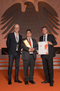 Freuten sich über den „Plus X Award“ (von links): Eheim-Marketingleiter, Marius Dittert, Sascha Weidisch, Produktmanager und Prokurist bei der Eheim-Tochter Müller + Pfleger, und Müller + Pfleger Geschäftsführer, Peter Schmuck.