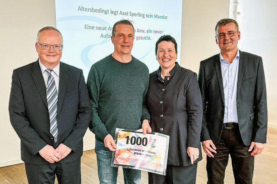 Axel Sperling (2. v. l.) wurde von Birgit Zelter-Dähnrich, Jens Bluhm und Frank Heerdt (l.) offiziell mit einem Geschenk verabschiedet.