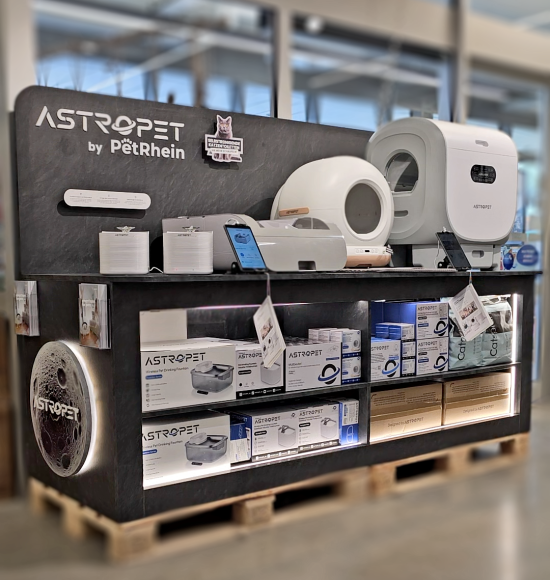 Eine ganze Produktwelt lädt zum Systemgeschäft ein: Statt einer einzelnen selbstreinigenden Toilette greifen bei PetRhein Katzenklo, Trinkbrunnen und Futterspender nahtlos ineinander.&nbsp;