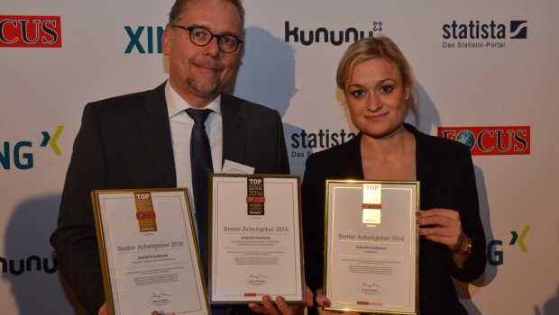 Thorsten Krüger vom Personalmanagement und Eva Sebbel von der Personalentwicklung der Agravis Raiffeisen AG freuten sich über den Focus-Arbeitgeber-Award 2016.