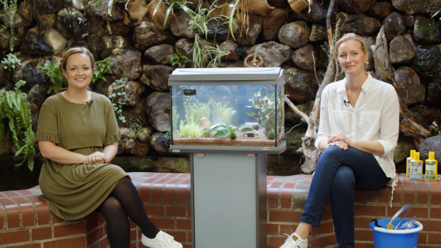 Aquaristikexpertin Barbara Klingbeil (links) und Family-Influencerin Melanie Gelhard bringen mit Tetra die Aquaristik voran.