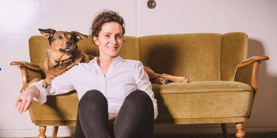 Für immer eng verwoben:&nbsp;Julia Davids Firma trägt Smillas Namen. Das Produkt spiegelt den Kosenamen und die Geschichte ihrer Hündin wider.