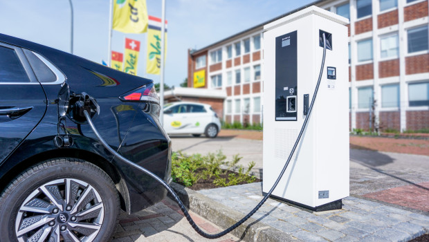 Zehn Ladepunkte bietet die neue E-Tankstelle bei CD-Vet.