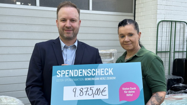 Marcel Bersch, Geschäftsführer Zoo Royal Petcare, und Janet Bernhardt, 1. Vorsitzende des Hamburger Tierschutzvereins freuen sich über den Erfolg ihrer Partnerschaft.