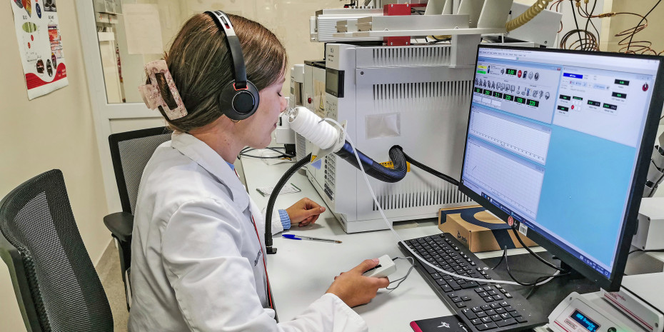 Im Innovation Center in Verden an der Aller geht es bei der Entwicklung neuer Rezepturen auch darum, die richtigen Aromaprofile zu analysieren. Im Innovation Center in Verden an der Aller geht es bei der Entwicklung neuer Rezepturen auch darum, die richtigen Aromaprofile zu analysieren.