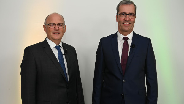 Agravis-Vorstandsvorsitzender Dr. Dirk Köckler (rechts) und Finanzvorstand Hermann Hesseler sehen den Konzern trotz der Umsatzrückgänge im vergangenen Jahr auf einem guten Weg.  