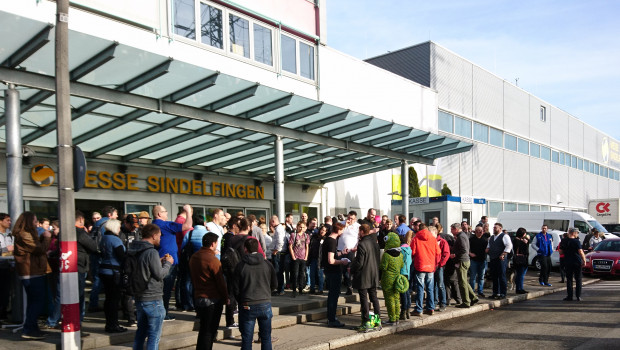 Über 100 Gegendemonstranten ließen die Wirkung der Peta-Aktion verpuffen.