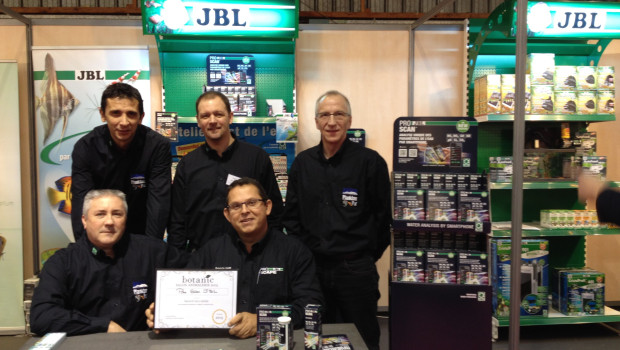 Das JBL-Team mit der Auszeichnung zum Produkt des Jahres 2015.