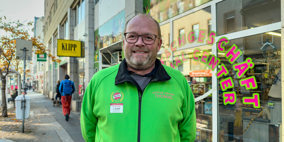 Thomas Perkmann hatte sich in Linz-Urfahr zwei Tage eingemietet, bevor nebenan die Eröffnung eines Fressnapf verkündet wurde. Thomas Perkmann hatte sich in Linz-Urfahr zwei Tage eingemietet, bevor nebenan die Eröffnung eines Fressnapf verkündet wurde.