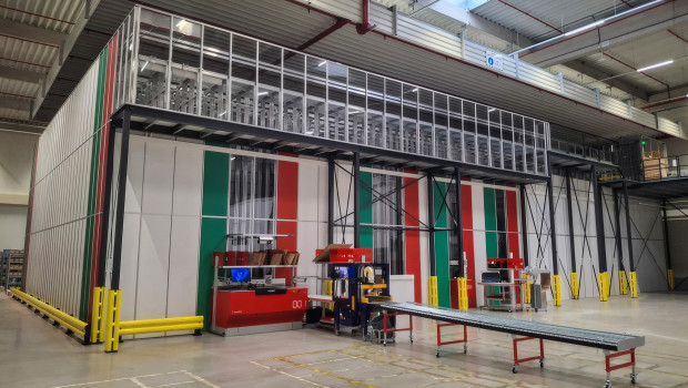 Sieben Roboter haben im Fufillment Center ihren Betrieb aufgenommen.