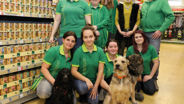 Ein Team aus elf Mitarbeitern ist in dem bisher größten Fressnapf Österreichs beschäftigt.