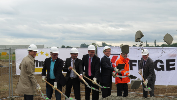 Mit dem offiziellen Spatenstich wurde jetzt der Startschuss für die Bauarbeiten des neuen Logistikzentrums gegeben.