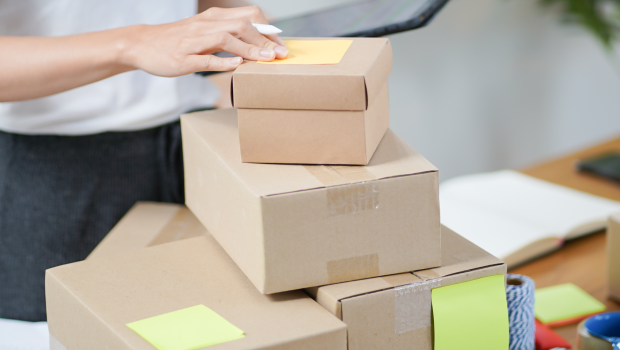 DHL erhöht zum Jahreswechsel ihre Preise für Geschäftskunden: Martin Groß-Albenhausen, stellvertretender Hauptgeschäftsführer des Bevh, kritisiert die Preisschraube des Unternehmens.