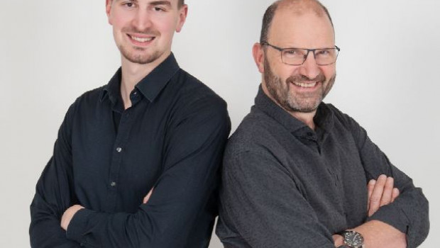 Fabian Grohs (links) hat die Leitung des Geschäftsbereichs Fressnapf Filialisierung übernommen und entlastet damit seinen Vater Jürgen Grohs beim anstehenden Um- und Ausbau von Aquatop und die weitere Expansion. 