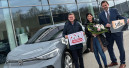 Kundin gewinnt Elektro-VW