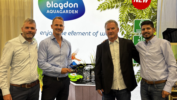 Mit Raised Nature Ponds hat Sera auf der Superzoo in Las Vegas den New Product Showcase Award gewonnen. Mit Raised Nature Ponds hat Sera auf der Superzoo in Las Vegas den New Product Showcase Award gewonnen.