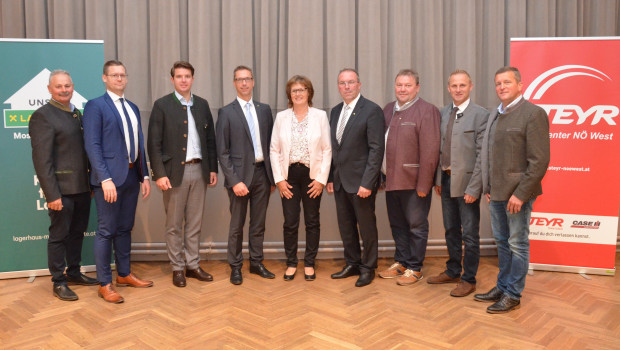 Freuen sich über die Ergebnisse (von links): Andreas Fischlmaier (Aufsichtsrat), Michael Pany (Revisor), Florian Mayer (Saatgut-Experte), Erich Reisenbichler (Geschäftsführer), Elfriede Mayrhofer (Aufsichtsrat), Thomas Achleitner (Obmann), Leopold Gruber-Doberer (Obmann), Markus Brankl (Obmann) und Johannes Zuser.