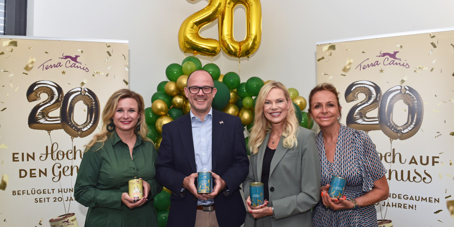 Von links: Marketingleitung Nora Rilinger, COO Thomas Reinarz, Jubiläums-Moderatorin Nina Ruge und PR-Referentin Alexandra Sheldon führten am 26. Juni durch das Jubiläumsprogramm in Petershausen.