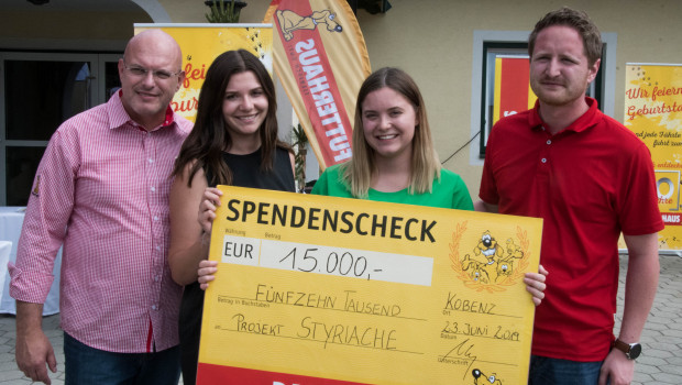 Eine Spende über 15.000 Euro übergab Geschäftsführer Norbert Steinwidder (ganz links) an Styriaarche.