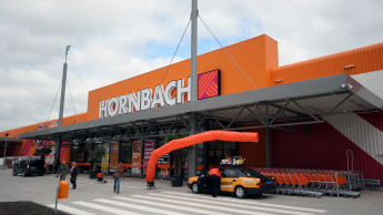 Hornbach bestätigt Umsatz- und reduziert EBIT-Prognose