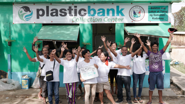 Gesammelter Plastikmüll wird bei der sogenannten Plastic-Bank eingetauscht.