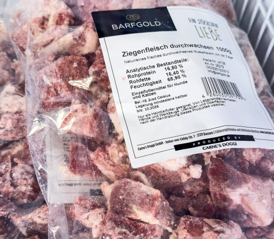 Der Begriff Barfen wurde seit den 1990er-Jahren als Akronym für leicht unterschiedliche Abkürzungen benutzt, meint aber eigentlich immer die Fütterung von Rohfleisch. Der Trend hat vor allem seit den 2010er-Jahren stark zugenommen. Der Begriff Barfen wurde seit den 1990er-Jahren als Akronym für leicht unterschiedliche Abkürzungen benutzt, meint aber eigentlich immer die Fütterung von Rohfleisch. Der Trend hat vor allem seit den 2010er-Jahren stark zugenommen.