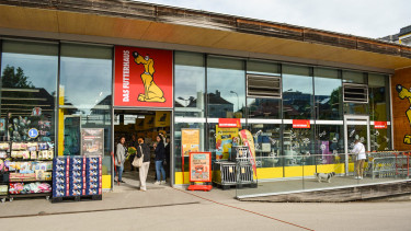 Martin Kowatsch eröffnet 15. Das Futterhaus in Österreich Martin Kowatsch eröffnet 15. Das Futterhaus in Österreich