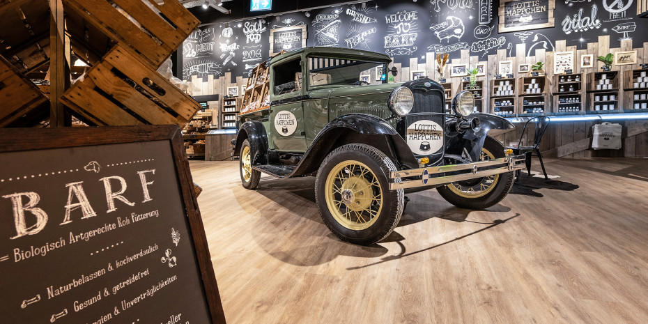 Ein Vorzeigebeispiel für die erlebnisreiche Inszenierung von Barf- und Tiefkühlware zeigt Kölle Zoo, hier in Kassel.