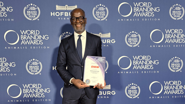 Eheim-Geschäftsführer Ibrahim Mefire Kouotou freut sich über die Auszeichnung.