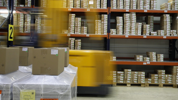 In der Diskussion um die europäische Verpackungsverordnung (PPWR) fordert der HDE eine Schonfrist bis zum 1. Januar 2028. In der Diskussion um die europäische Verpackungsverordnung (PPWR) fordert der HDE eine Schonfrist bis zum 1. Januar 2028.