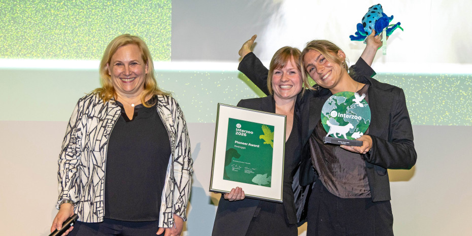 Dr. Rowena Arzt, Bereichsleitung Messen WZF, überreichte den ersten Pioneer Award an Redoggo. Dr. Rowena Arzt, Bereichsleitung Messen WZF, überreichte den ersten Pioneer Award an Redoggo.