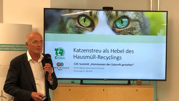 Michael Behnke von Cats for Future wies auf die Abfallproblematik mineralischer Katzenstreu hin.