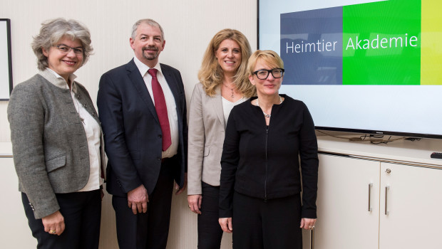 Freuen sich auf die Zusammenarbeit (von links): Dr. Ulrike Oslage (Geschäftsführerin George & Oslage), Norbert Holthenrich (ZZF-Präsident), Antje Schreiber (Pressesprecherin ZZF), Dr. Ines George (Geschäftsführerin George & Oslage).