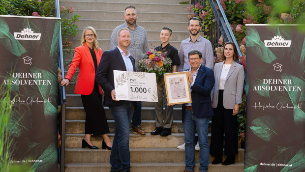 Im Bild (v. l.): Elke Zeigner (Abteilungsleiterin Young Talents), Frank Böing (CSO), Florian Safran (Marktleiter Markt Ingolstadt), Julia Reichlmeir (Julius-Wolf-Preisträgerin 2025), Sebastian Kugler (Ausbilder Markt Ingolstadt), Thomas Martin (Regionalvertriebsleiter) und Sandra Heigermoser (Manager Young Talents).