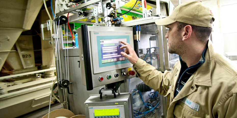 In der Herstellung von Petfood- und Hobbyfarming-Produkten steht „Made in Germany“ bei HL für kontrollierte Qualität, technische Kompetenz und verlässliche Prozesse.&nbsp;