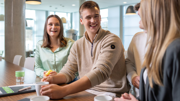 Insgesamt bildet Agravis im Jahr 2025 rund 614 junge Menschen in 18 verschiedenen Berufen aus – darunter auch duale Studiengänge.