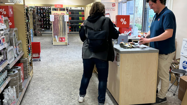 Eine nette Geste an der Kasse kann viel ausmachen. Eine nette Geste an der Kasse kann viel ausmachen.