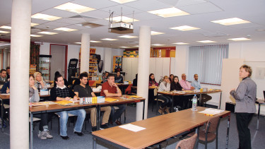 Sera eröffnet Sachkundezentrum