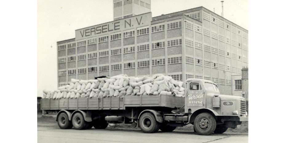 1937 beschloss Firmengründer ­Prudent Versele, eine erste Futtermittelfabrik zu bauen. Die Grundsteinlegung in Astene war der Beginn einer schönen Wachstums- und Erfolgsgeschichte.