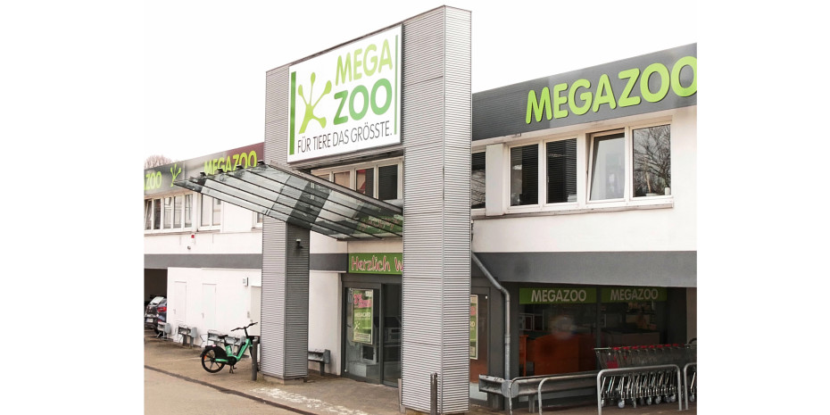 Der neue Megazoo-Markt befindet sich direkt an einer stark befahrenen Straße in Hamburg-Altona.