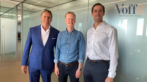 Freuen sich über die Übernahme (von links): Christian Gnotke (Mitbegründer Aniforte), Marten Bernow (CEO Voff Premium Pet Food) und Mark Gnotke (CEO Aniforte).