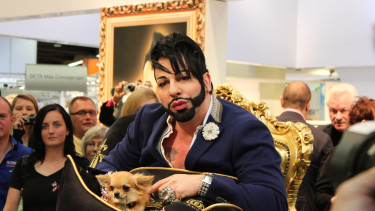 Glööckler präsentiert Hundekollektion