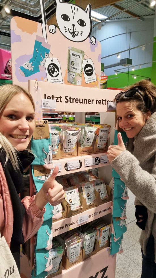Freuen sich über Platzierungen im Zoofachhandel: Strayz-Mitgründerinnen Saskia te-Kaat und Stefanie Zillessen. 